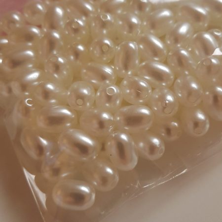 Plastic pearl beads