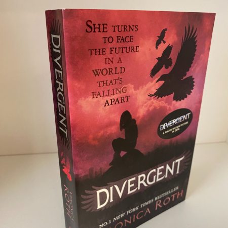 Divergent by Veronica Roth