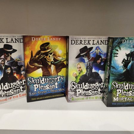 Skulduggery Pleasant set