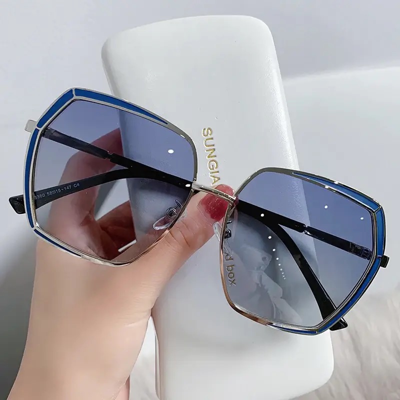 UV Blocking Sunglasses With Large Border