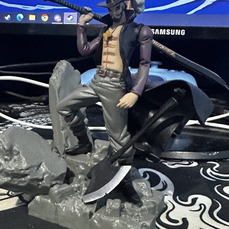 Dracule mihawk Figure
